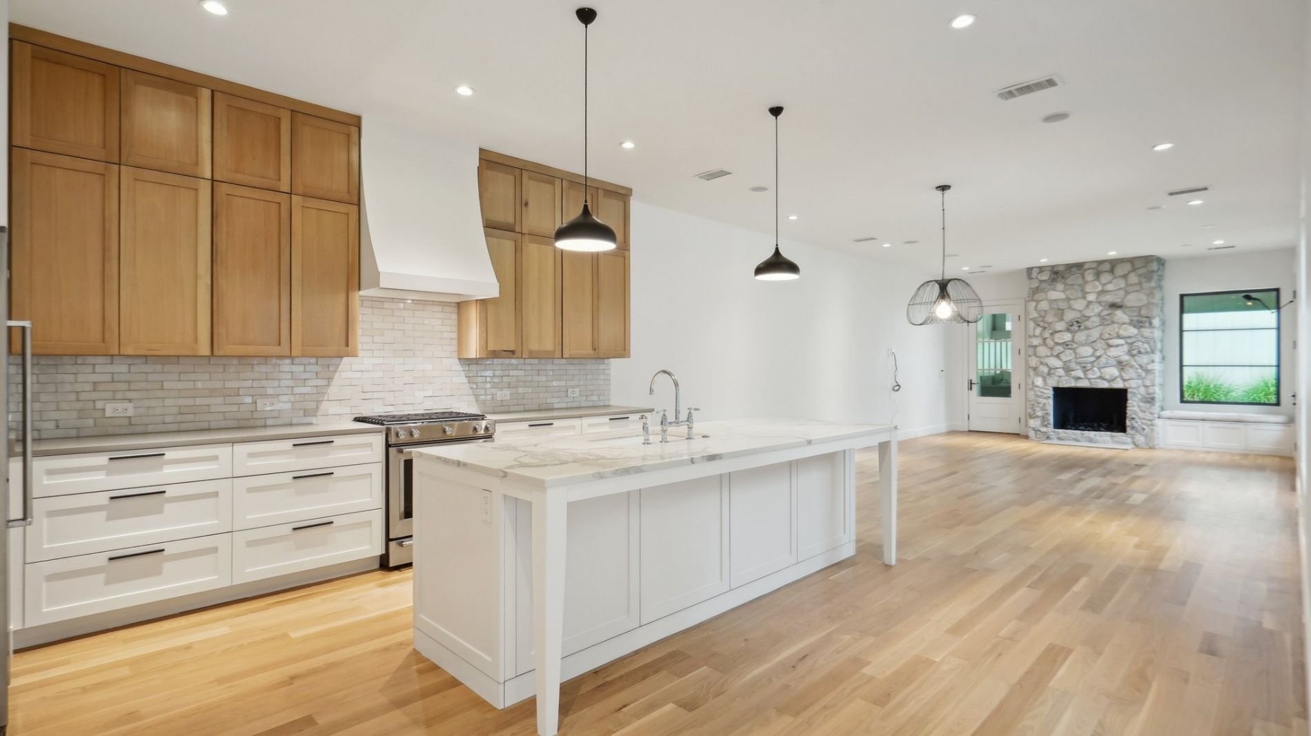 Kitchen / Living Room Kitchen / Living Room